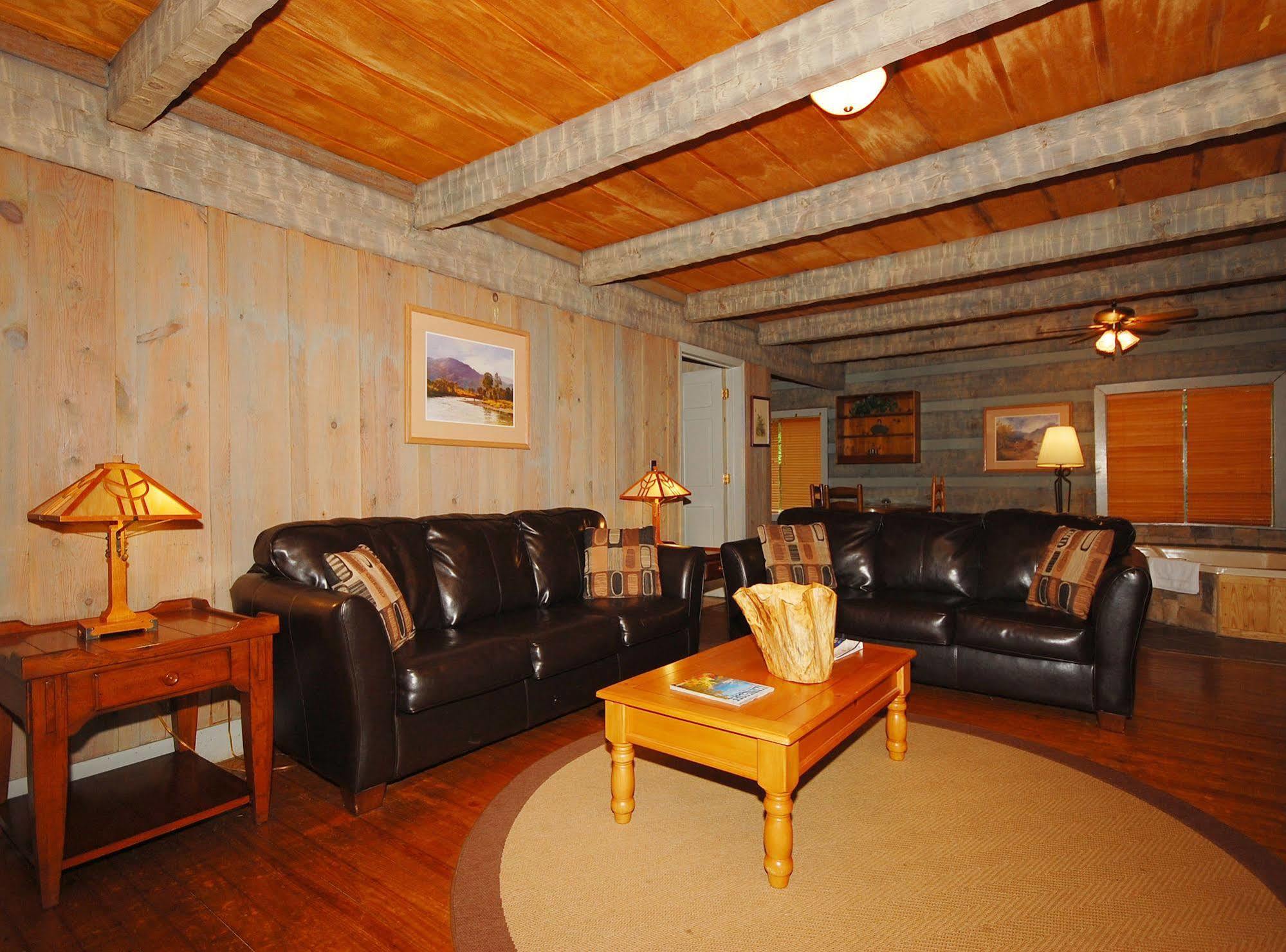 Hotel The Smoke House 3*